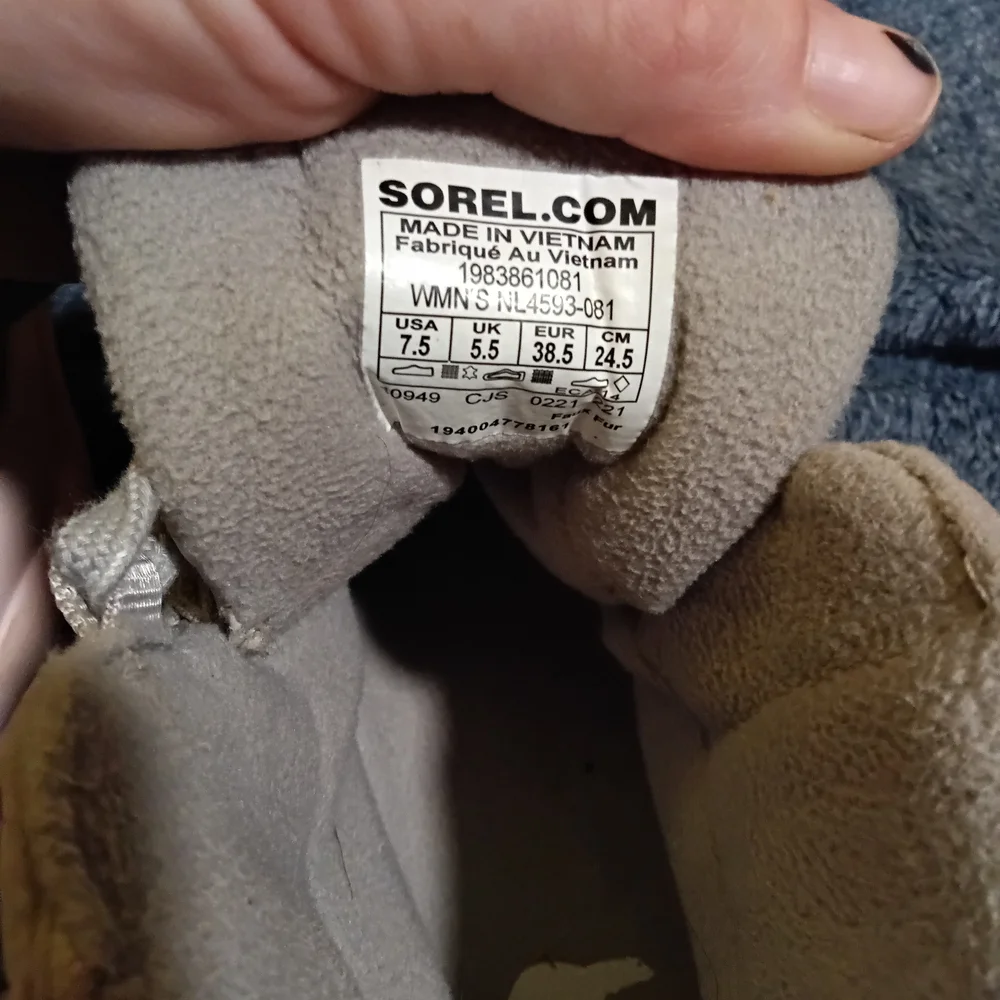 Sorel Women's Gray and Pink Winter Boots - Picture 5 of 5